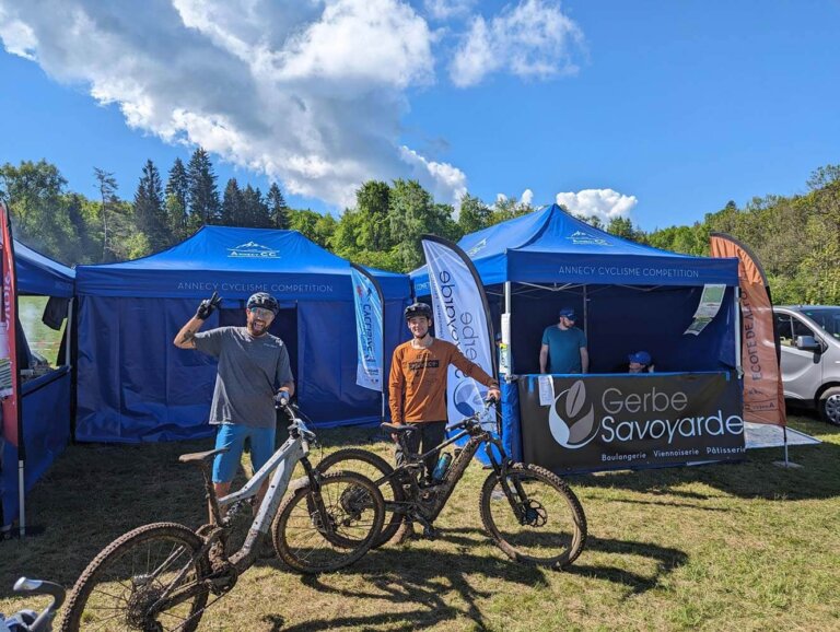 Tentes du club d'Annecy cyclisme